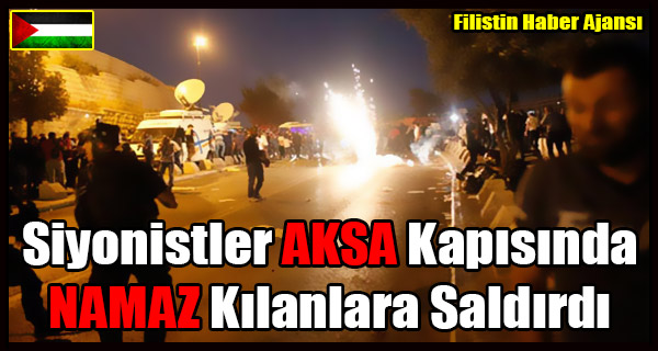 Siyonistler AKSA Kapisinda NAMAZ Kilanlara Saldirdi